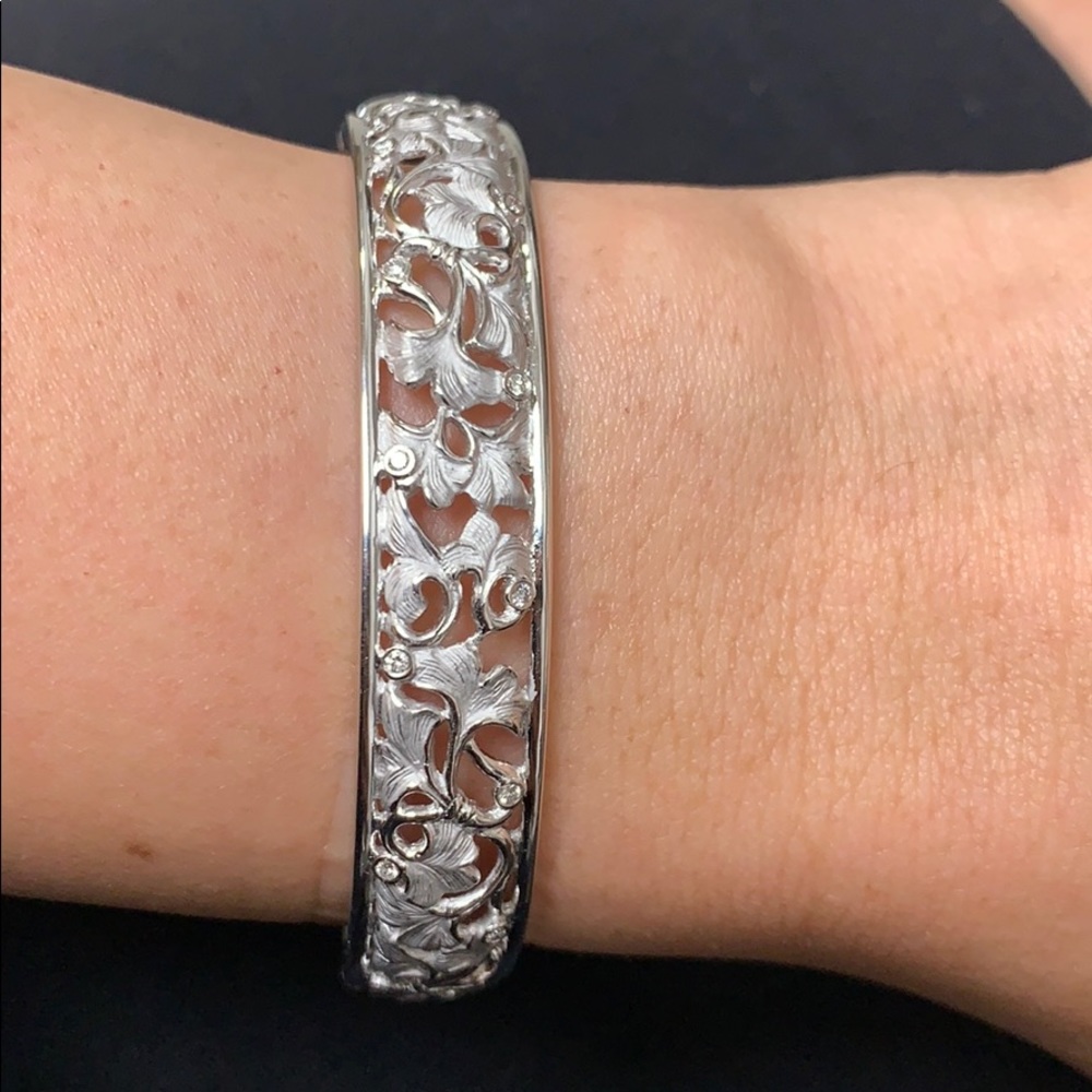 Carrera Y Carrera "Ginkgo leaf"Bangel bracelet